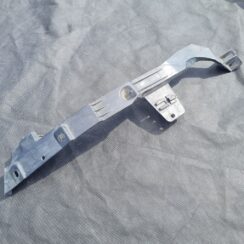 Priekšēja luktura kronšteins priekš OPEL ASTRA J 2011