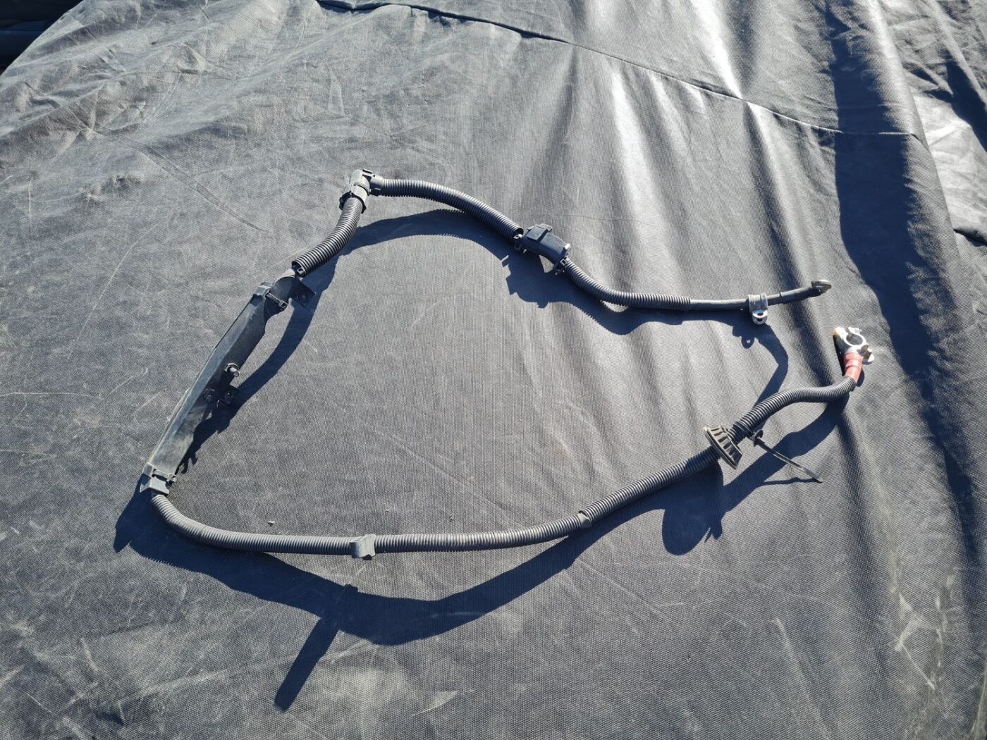 Pozitīvais elektrovads priekš AUDI A4 AVANT 2005 1 Pozitīvais elektrovads priekš AUDI A4 AVANT 2005