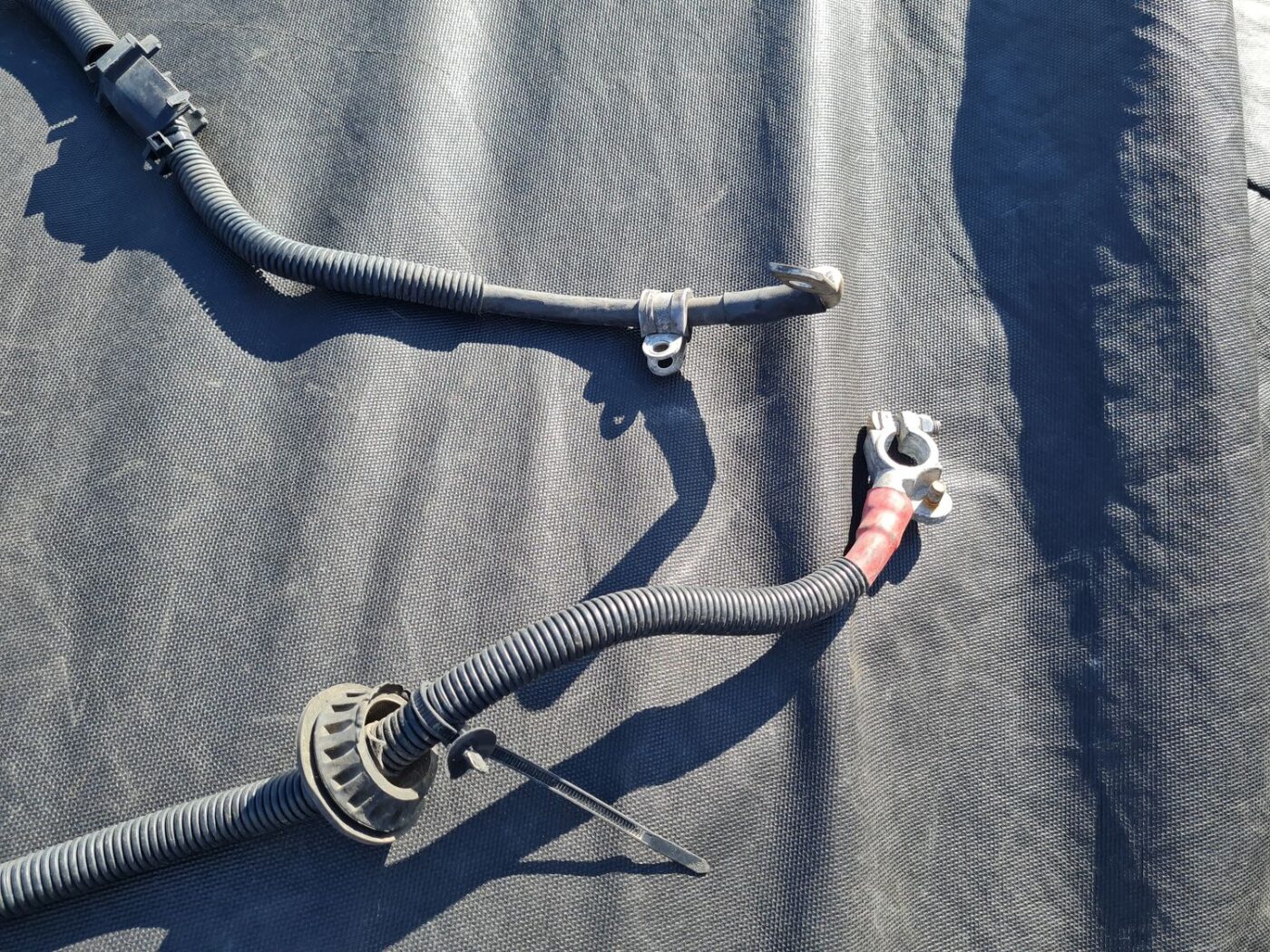 Pozitīvais elektrovads priekš AUDI A4 AVANT 2005 2 Pozitīvais elektrovads priekš AUDI A4 AVANT 2005