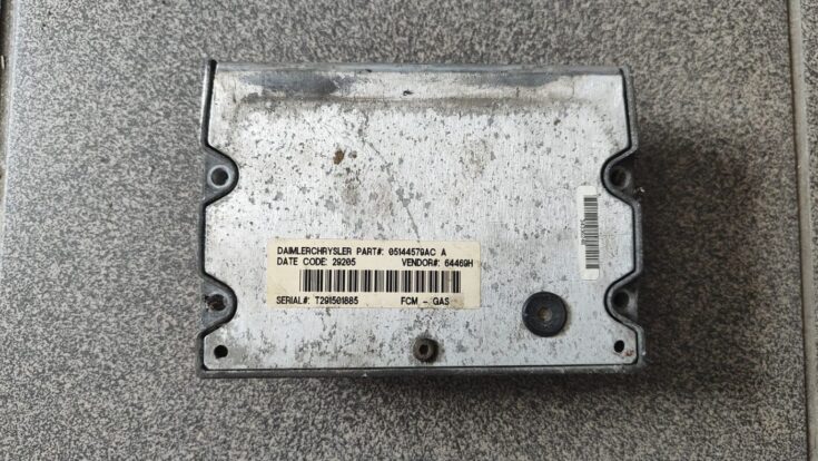 Drošinātāju bloks priekš CHRYSLER GRAND VOYAGER 2004