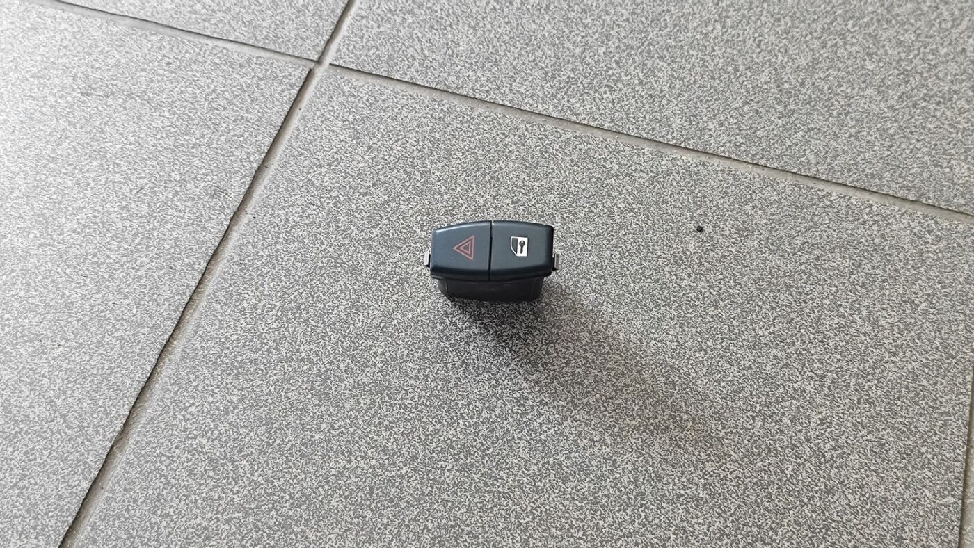 Mērinstrumentu paneļa pārslēgšanas pogas priekš BMW 530D E61 2006 TOURING TITANSILVER 1 Mērinstrumentu paneļa pārslēgšanas pogas priekš BMW 530D E61 2006 TOURING TITANSILVER