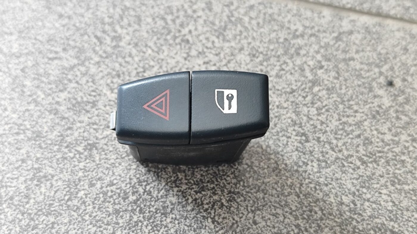 Mērinstrumentu paneļa pārslēgšanas pogas priekš BMW 530D E61 2006 TOURING TITANSILVER 2 Mērinstrumentu paneļa pārslēgšanas pogas priekš BMW 530D E61 2006 TOURING TITANSILVER