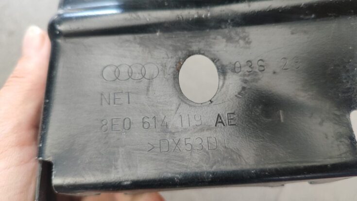 ABS bloka kronšteins priekš AUDI A4 2004