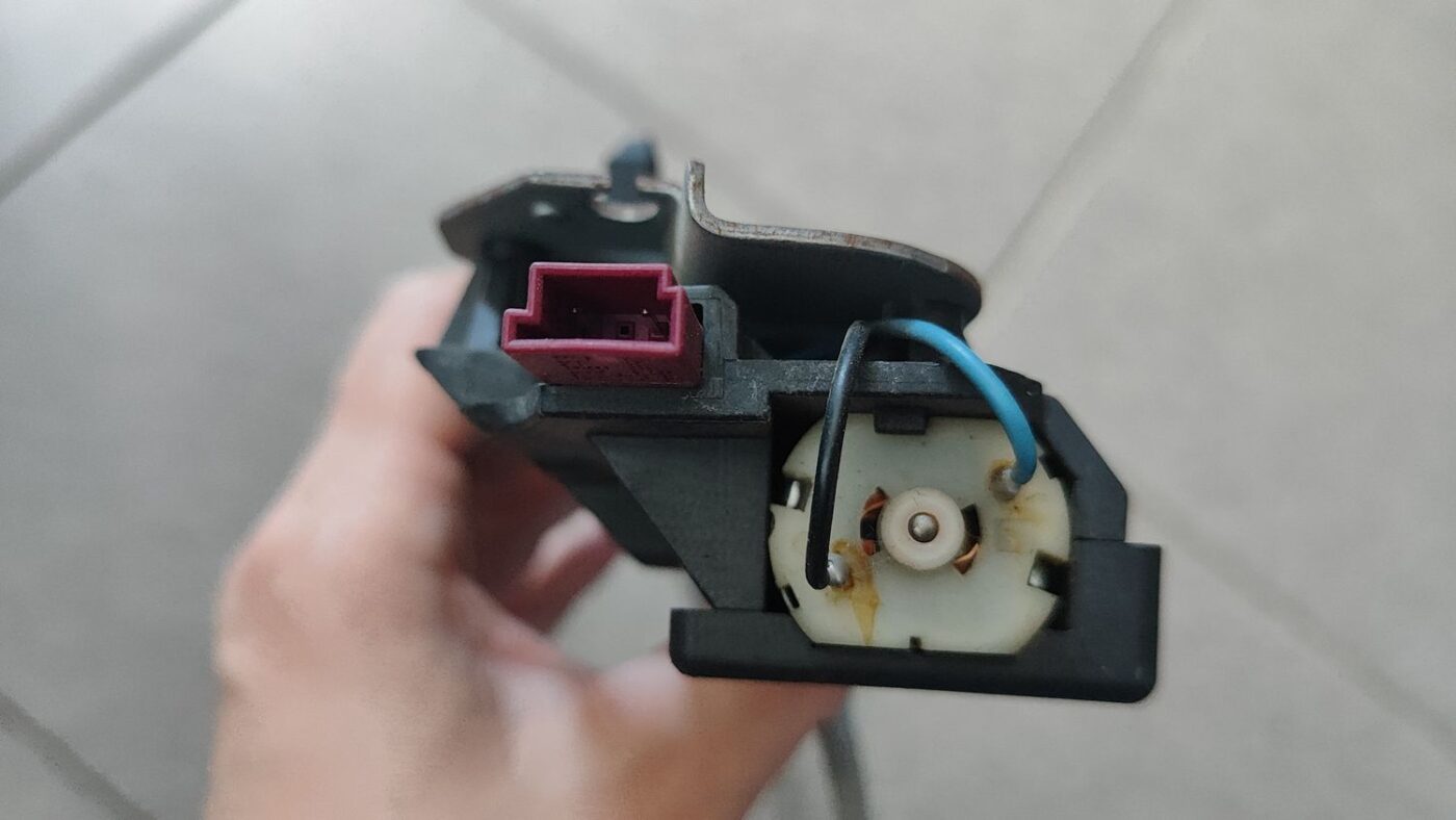 Bagāžnieka žalūzijas mehānisms priekš BMW 530D E61 2006 TOURING TITANSILVER 3 Bagāžnieka žalūzijas mehānisms priekš BMW 530D E61 2006 TOURING TITANSILVER