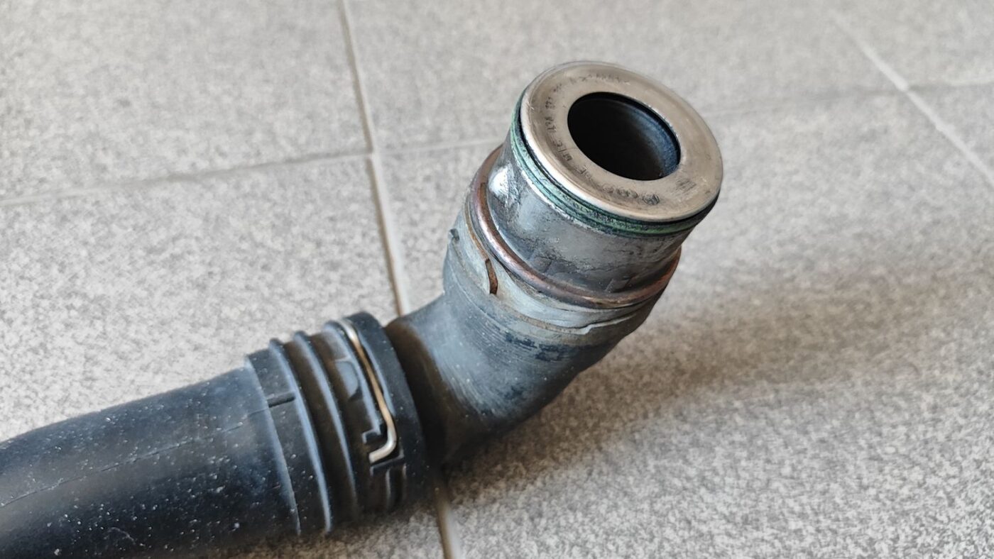 Interkulera caurule priekš VW PASSAT B6 2006 ANGL. UNIVERSAL 7 Interkulera caurule priekš VW PASSAT B6 2006 ANGL. UNIVERSAL