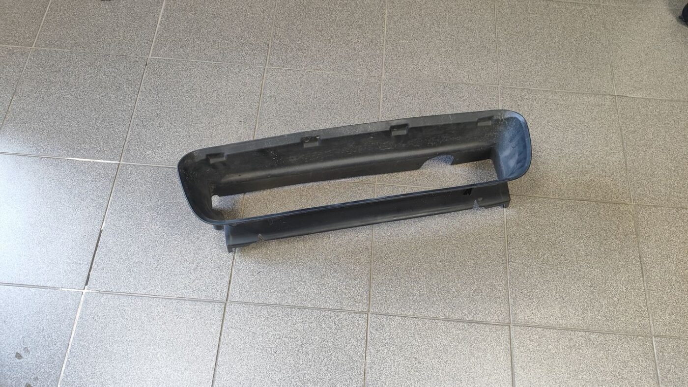 Ieplūdes gaisa deflektors/Difuzors priekš VOLVO S40 2004 Black 1 Ieplūdes gaisa deflektors/Difuzors priekš VOLVO S40 2004 Black