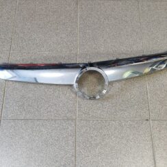 Priekšējā režģa hromēta uzlika priekš OPEL INSIGNIA SPORTS TOURER 2013