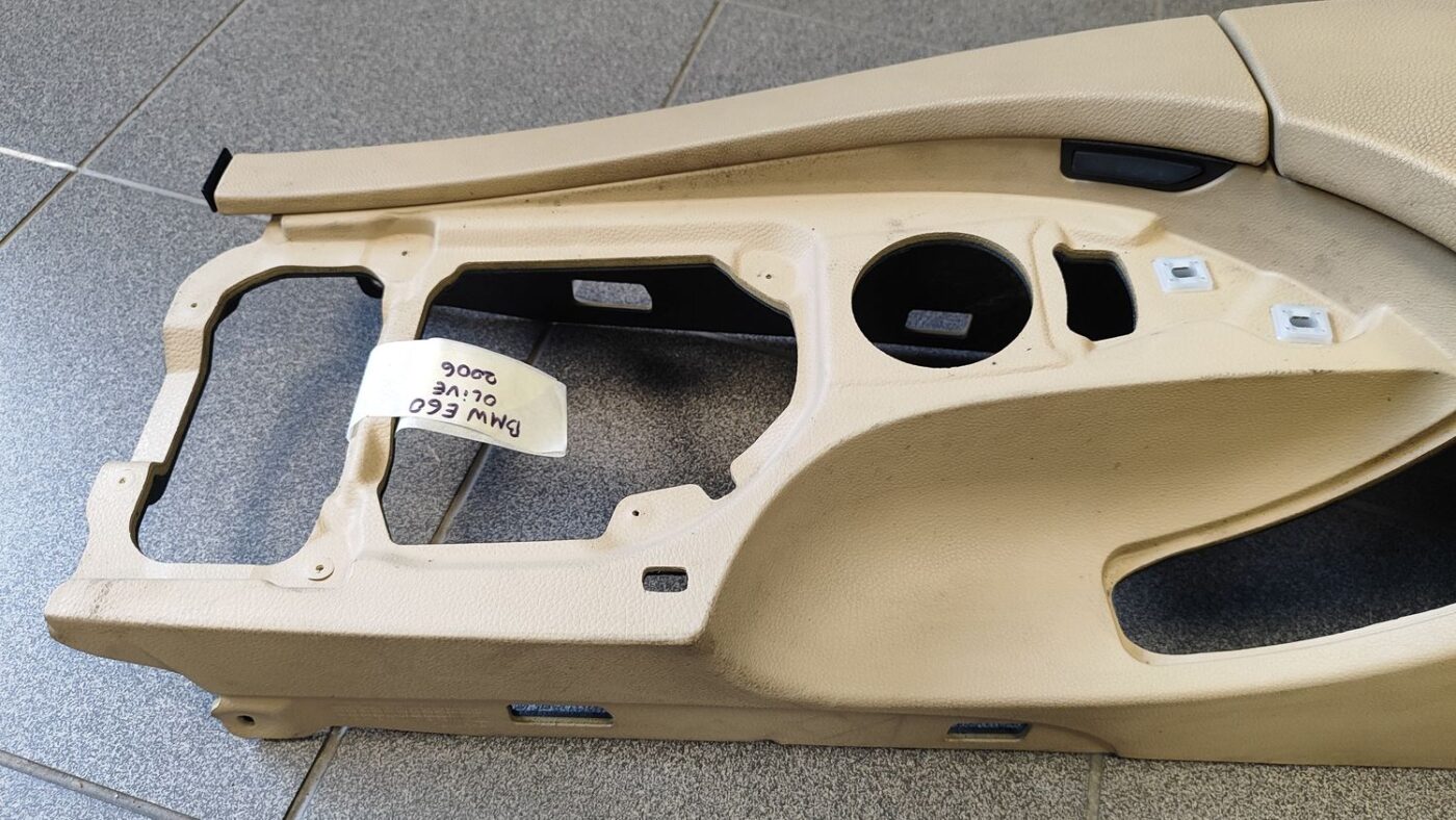 Centrālās konsoles apdares lielākā daļa priekš BMW 525 E60 2006 OLIVE 13 Centrālās konsoles apdares lielākā daļa priekš BMW 525 E60 2006 OLIVE