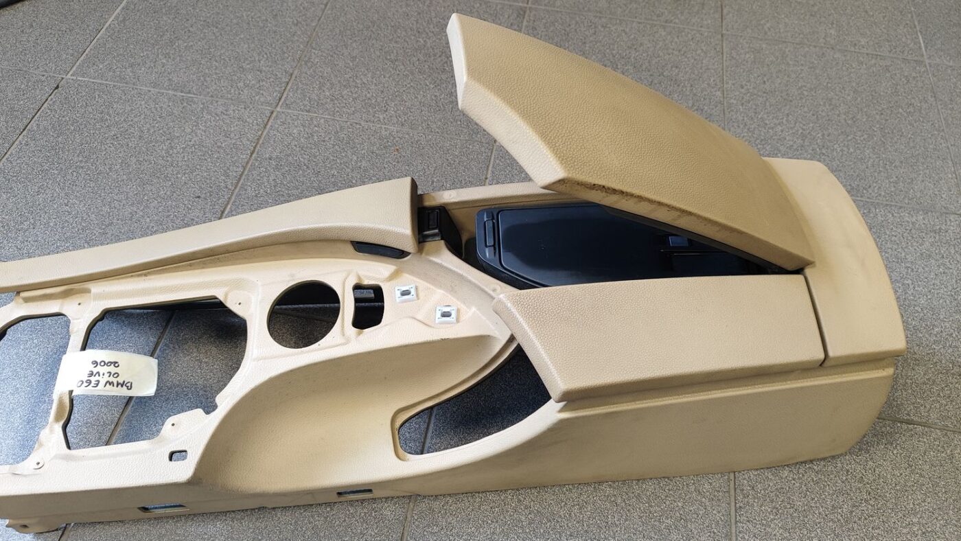Centrālās konsoles apdares lielākā daļa priekš BMW 525 E60 2006 OLIVE 10 Centrālās konsoles apdares lielākā daļa priekš BMW 525 E60 2006 OLIVE