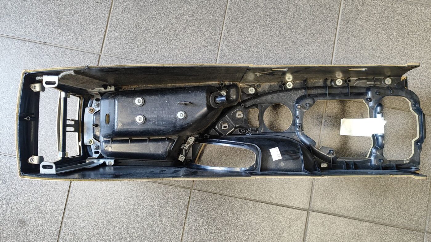 Centrālās konsoles apdares lielākā daļa priekš BMW 525 E60 2006 OLIVE 3 Centrālās konsoles apdares lielākā daļa priekš BMW 525 E60 2006 OLIVE