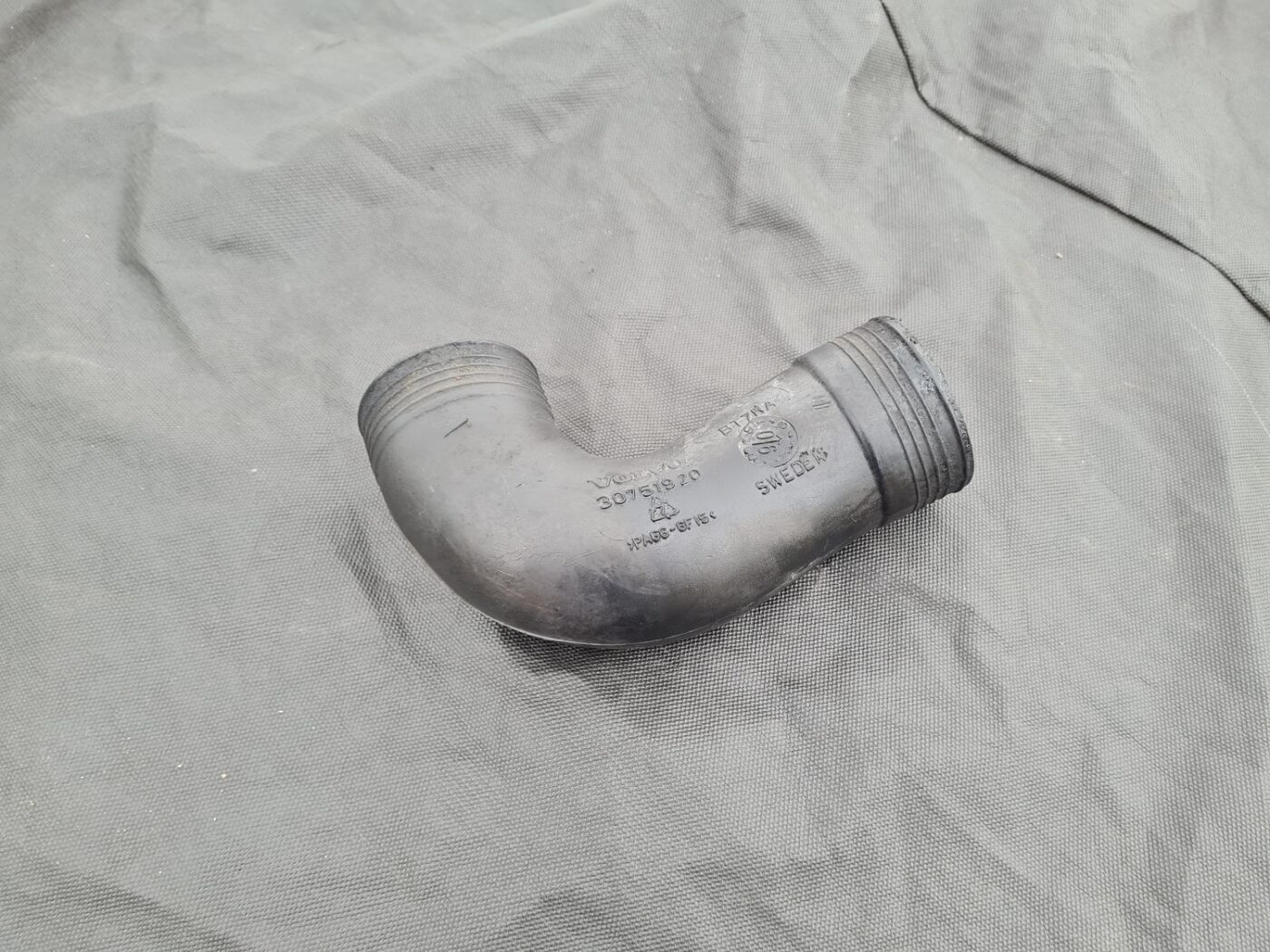 Interkulera caurule priekš VOLVO S80 2007 GREY 2 Interkulera caurule priekš VOLVO S80 2007 GREY