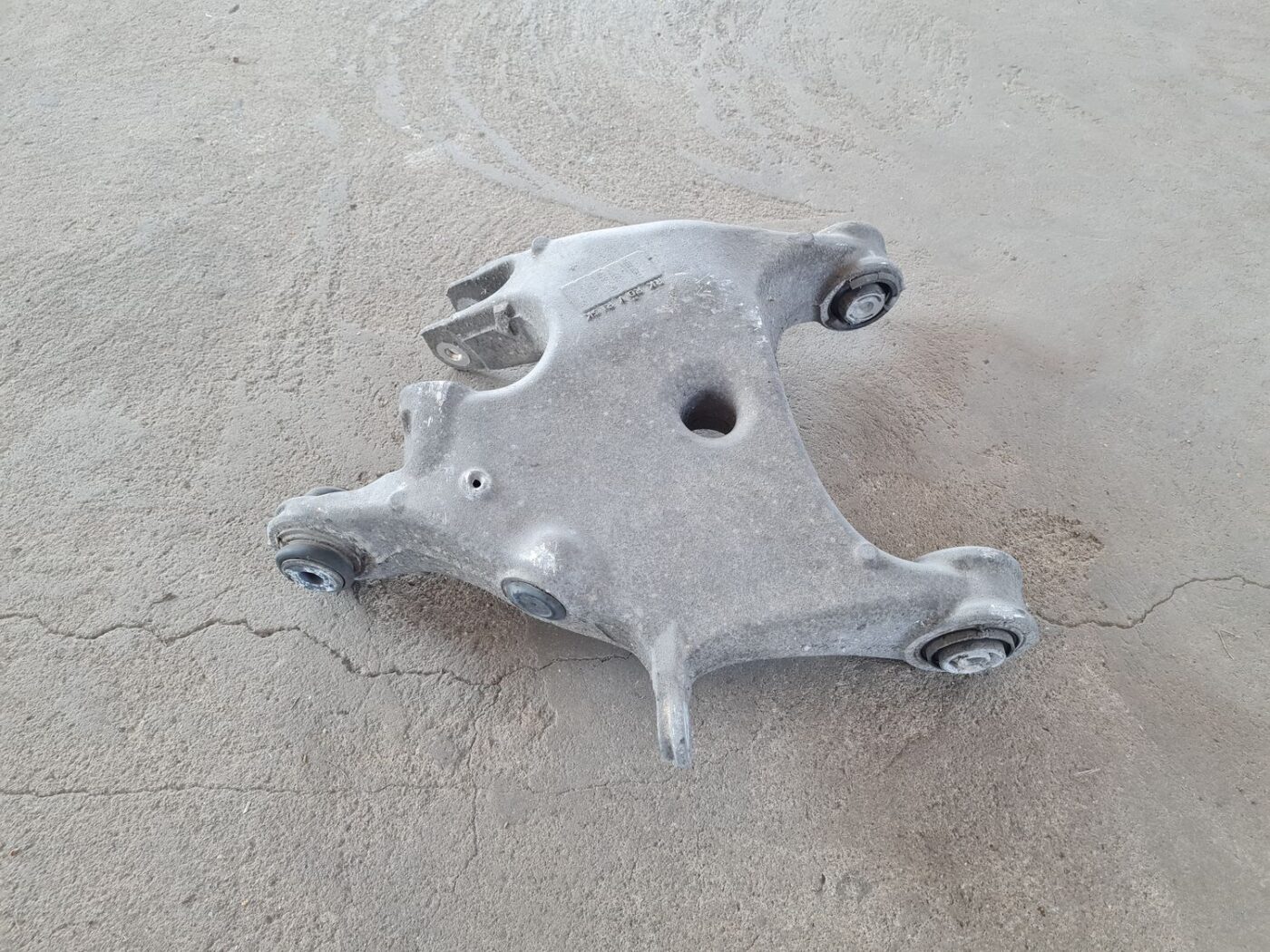 Aizmugures piekares svira priekš BMW 520D F11 2011 TOURING 1 Aizmugures piekares svira priekš BMW 520D F11 2011 TOURING