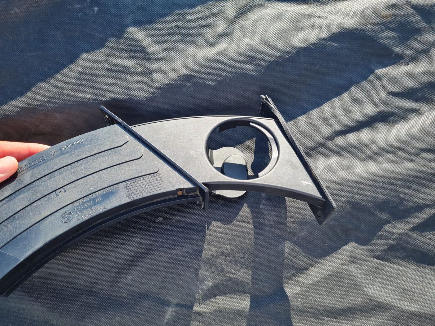 Krūzes turētājs priekš BMW 525 E60 2006 OLIVE 4 Krūzes turētājs priekš BMW 525 E60 2006 OLIVE