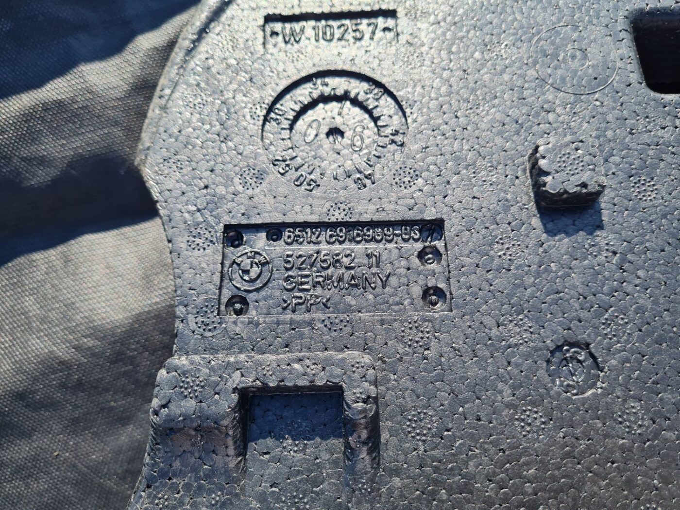 Bagāžnieka nodalījuma instrumentu ieliktnis priekš BMW 525 E60 2006 OLIVE 3 Bagāžnieka nodalījuma instrumentu ieliktnis priekš BMW 525 E60 2006 OLIVE