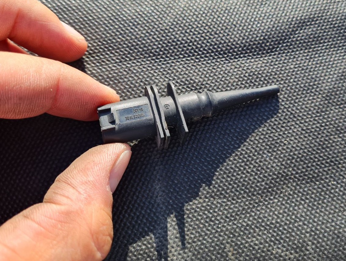 Temperatūras devejs priekš BMW 525 E60 2006 OLIVE 3 Temperatūras devejs priekš BMW 525 E60 2006 OLIVE