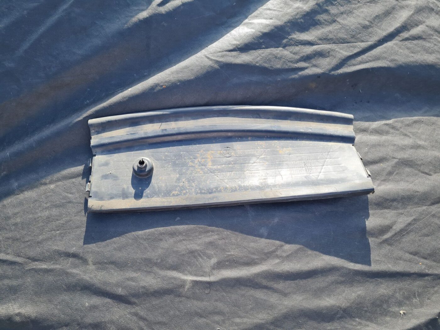 Ieplūdes gaisa deflektors/Difuzors priekš BMW 525 E60 2006 OLIVE 1 Ieplūdes gaisa deflektors/Difuzors priekš BMW 525 E60 2006 OLIVE