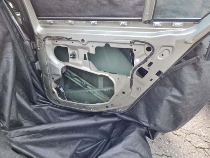 Aizmugurējās labās durvis priekš BMW 525 E60 2006 OLIVE