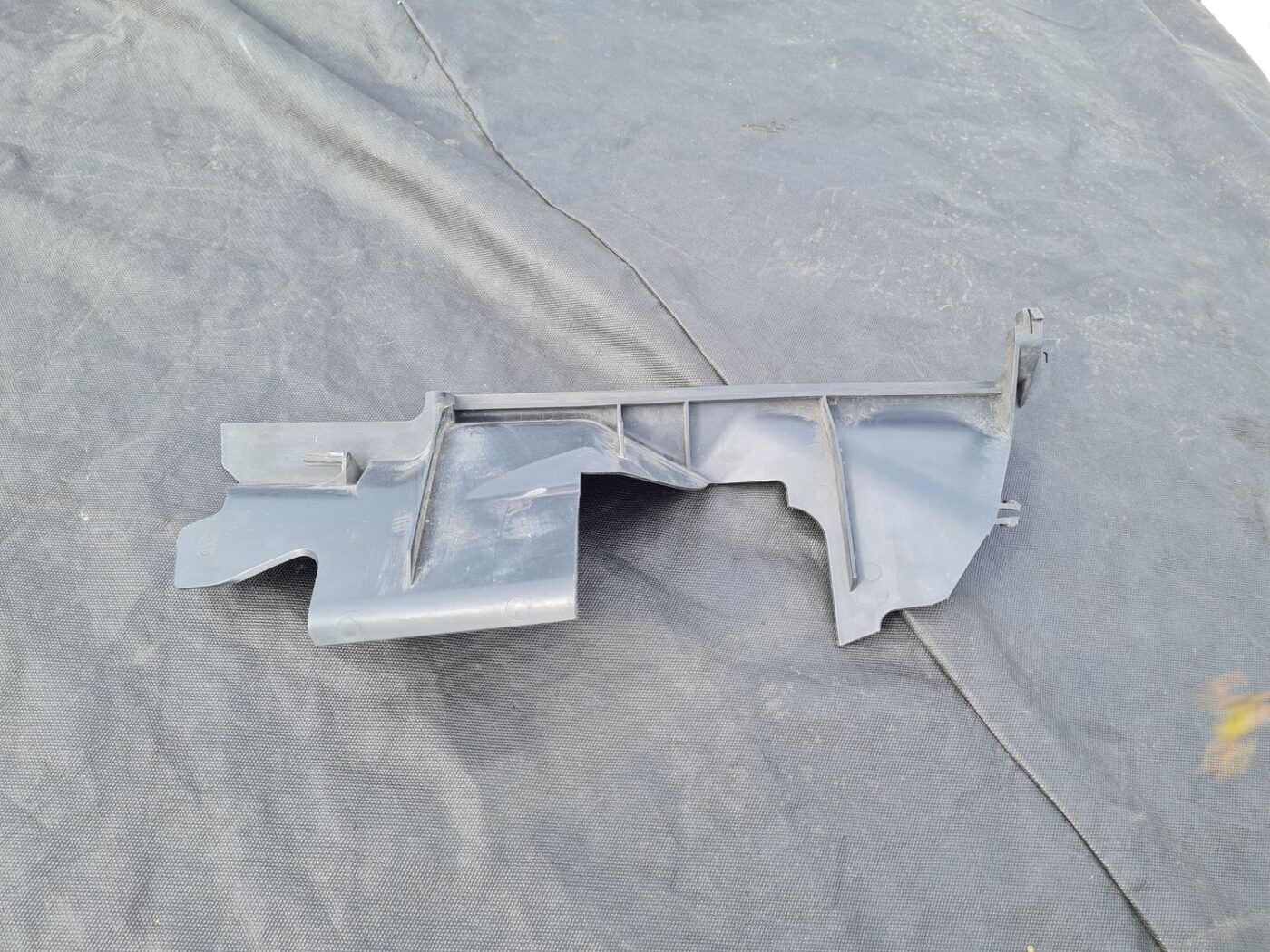 Ieplūdes gaisa deflektors/Difuzors priekš RENAULT MEGANE 2011 1 Ieplūdes gaisa deflektors/Difuzors priekš RENAULT MEGANE 2011