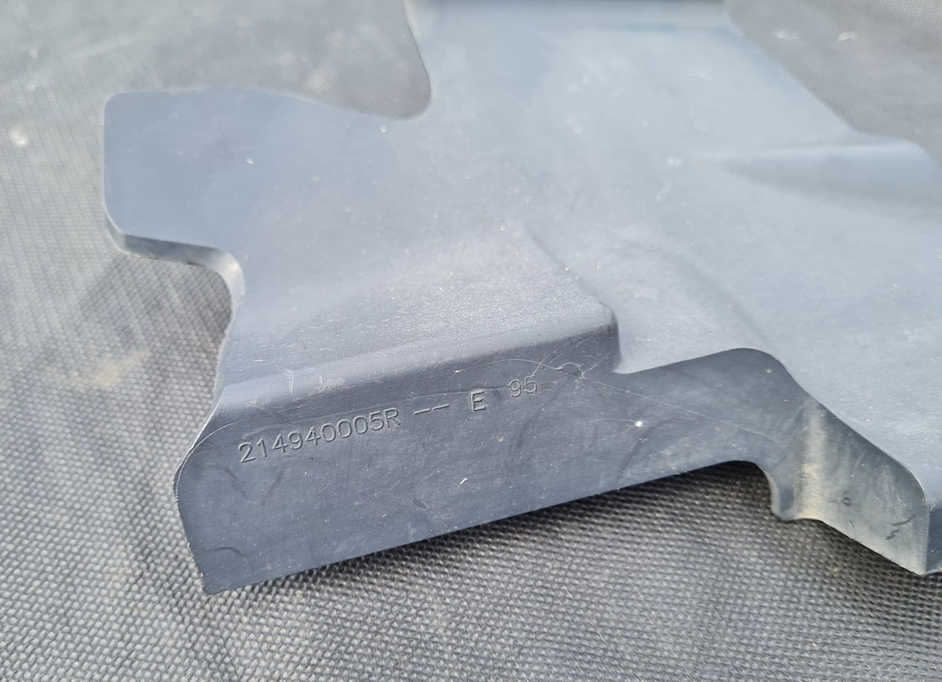 Ieplūdes gaisa deflektors/Difuzors priekš RENAULT MEGANE 2011 3 Ieplūdes gaisa deflektors/Difuzors priekš RENAULT MEGANE 2011