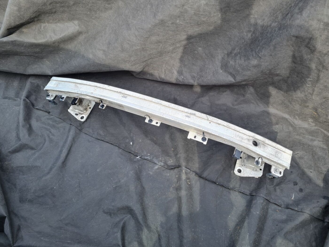 Priekšējā bufera pastiprinātājs priekš RENAULT MEGANE 2011 1 Priekšējā bufera pastiprinātājs priekš RENAULT MEGANE 2011