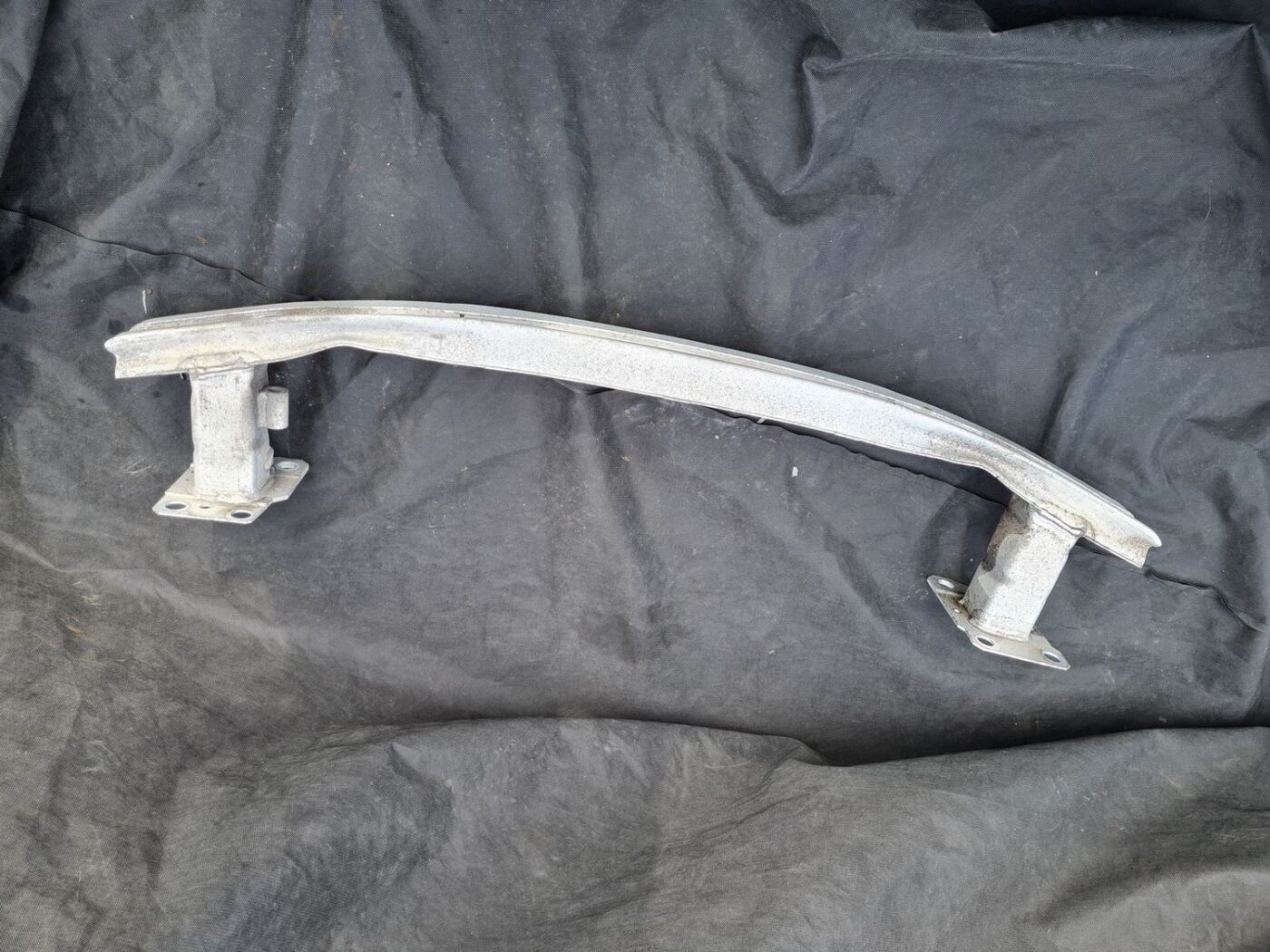 Priekšējā bufera pastiprinātājs priekš RENAULT MEGANE 2011 2 Priekšējā bufera pastiprinātājs priekš RENAULT MEGANE 2011