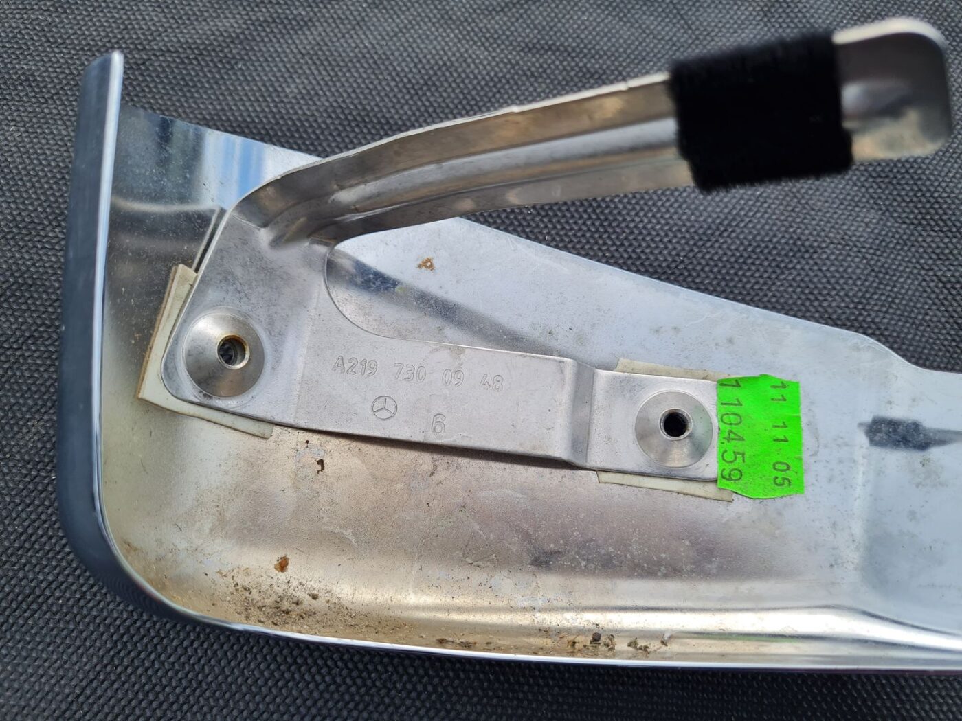 Aizmugurējo kreiso durvju apdare priekš MERCEDES BENZ CLS 320 2005 4 Aizmugurējo kreiso durvju apdare priekš MERCEDES BENZ CLS 320 2005