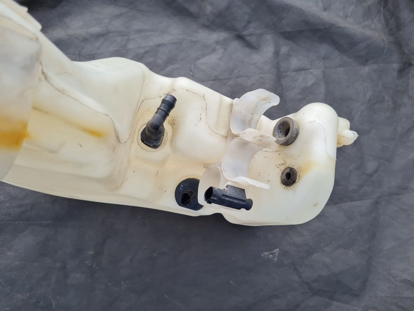 Mazgātāja šķidruma tvertne priekš MERCEDES BENZ CLS 320 2005 4 Mazgātāja šķidruma tvertne priekš MERCEDES BENZ CLS 320 2005