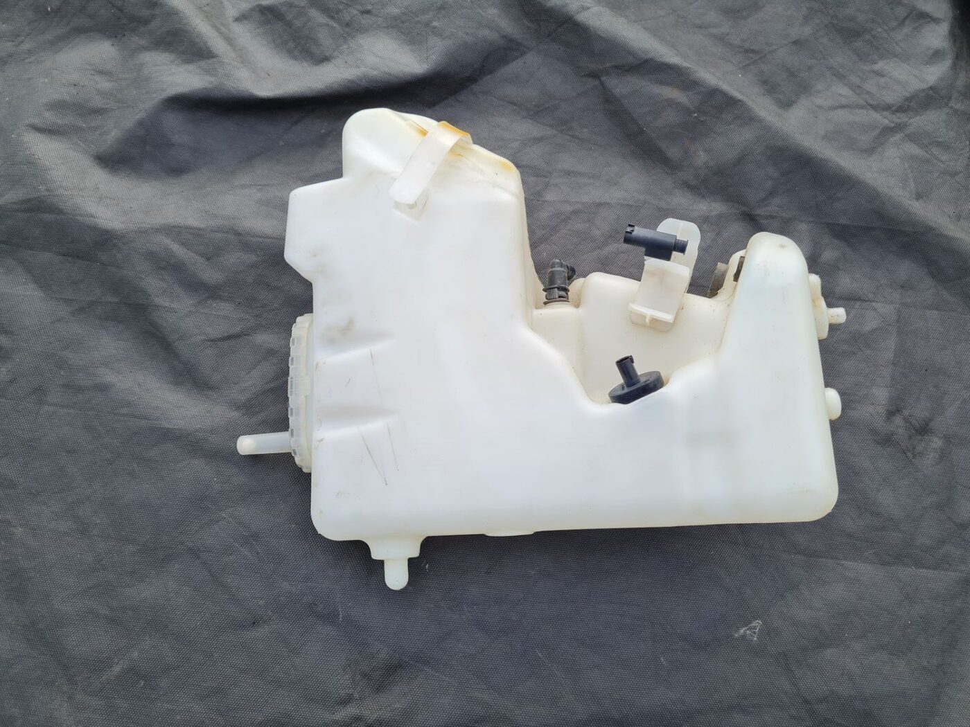 Mazgātāja šķidruma tvertne priekš MERCEDES BENZ CLS 320 2005 3 Mazgātāja šķidruma tvertne priekš MERCEDES BENZ CLS 320 2005