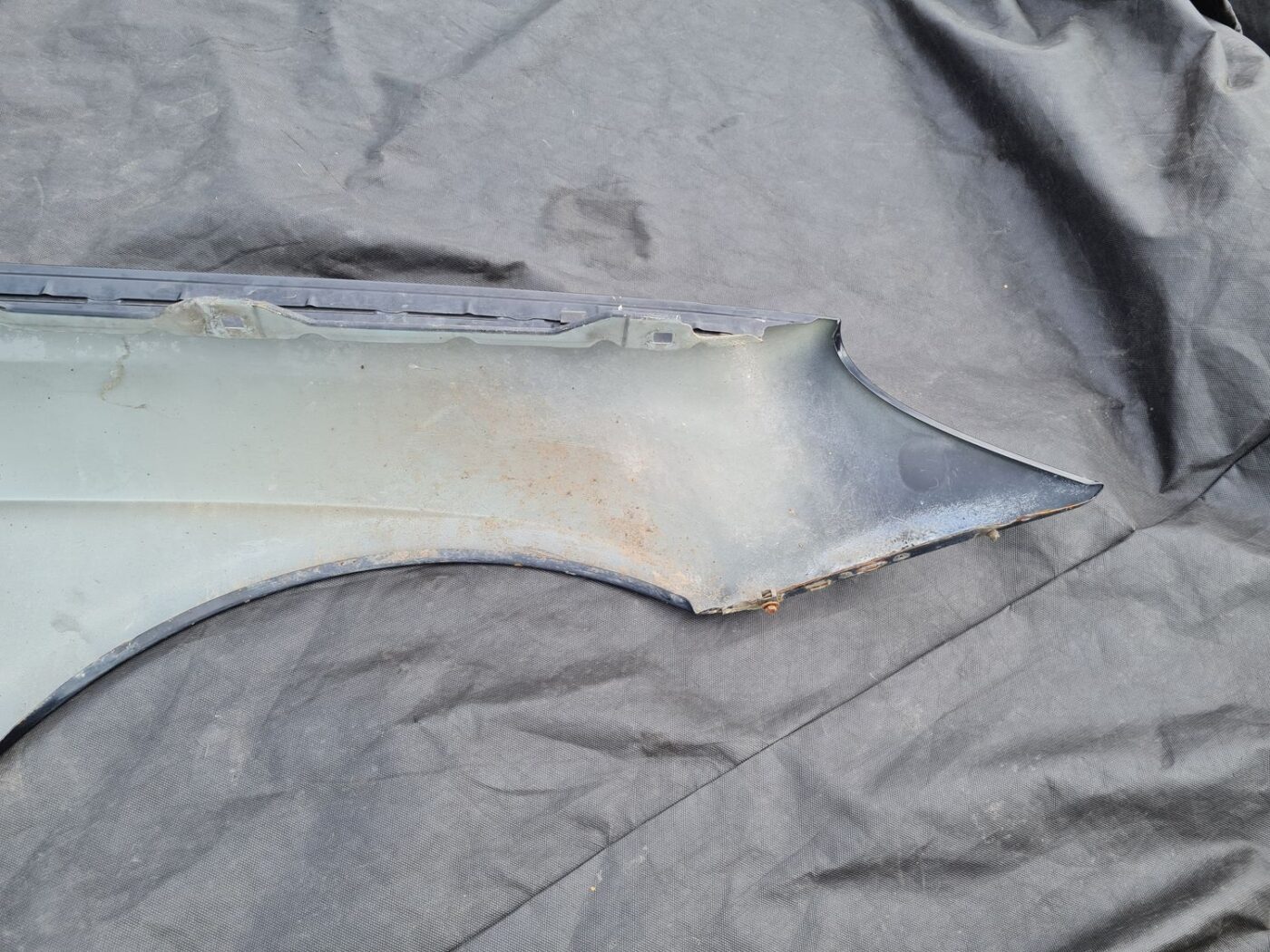 Priekšējais kreisais spārns priekš MERCEDES BENZ CLS 320 2005 3 Priekšējais kreisais spārns priekš MERCEDES BENZ CLS 320 2005