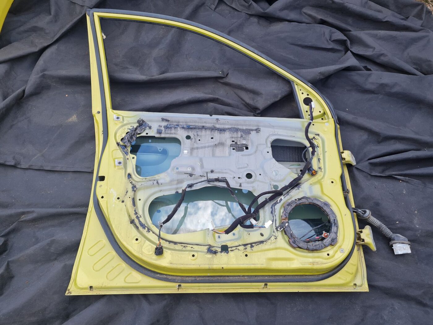 Priekšējās kreisās durvis priekš KIA PICANTO 2006 4 Priekšējās kreisās durvis priekš KIA PICANTO 2006