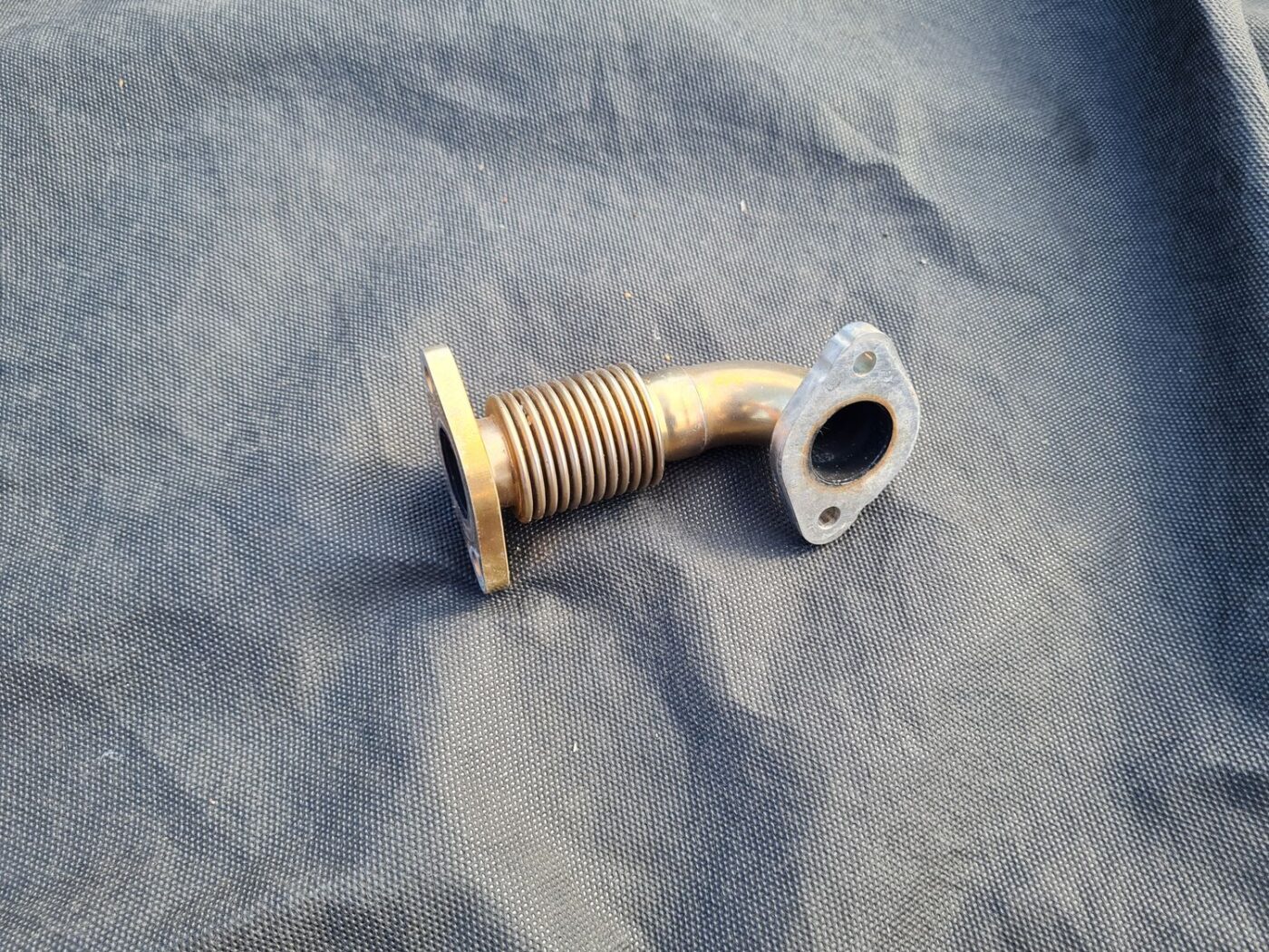 EGR caurule priekš MERCEDES BENZ E250 W212 2014 2 EGR caurule priekš MERCEDES BENZ E250 W212 2014