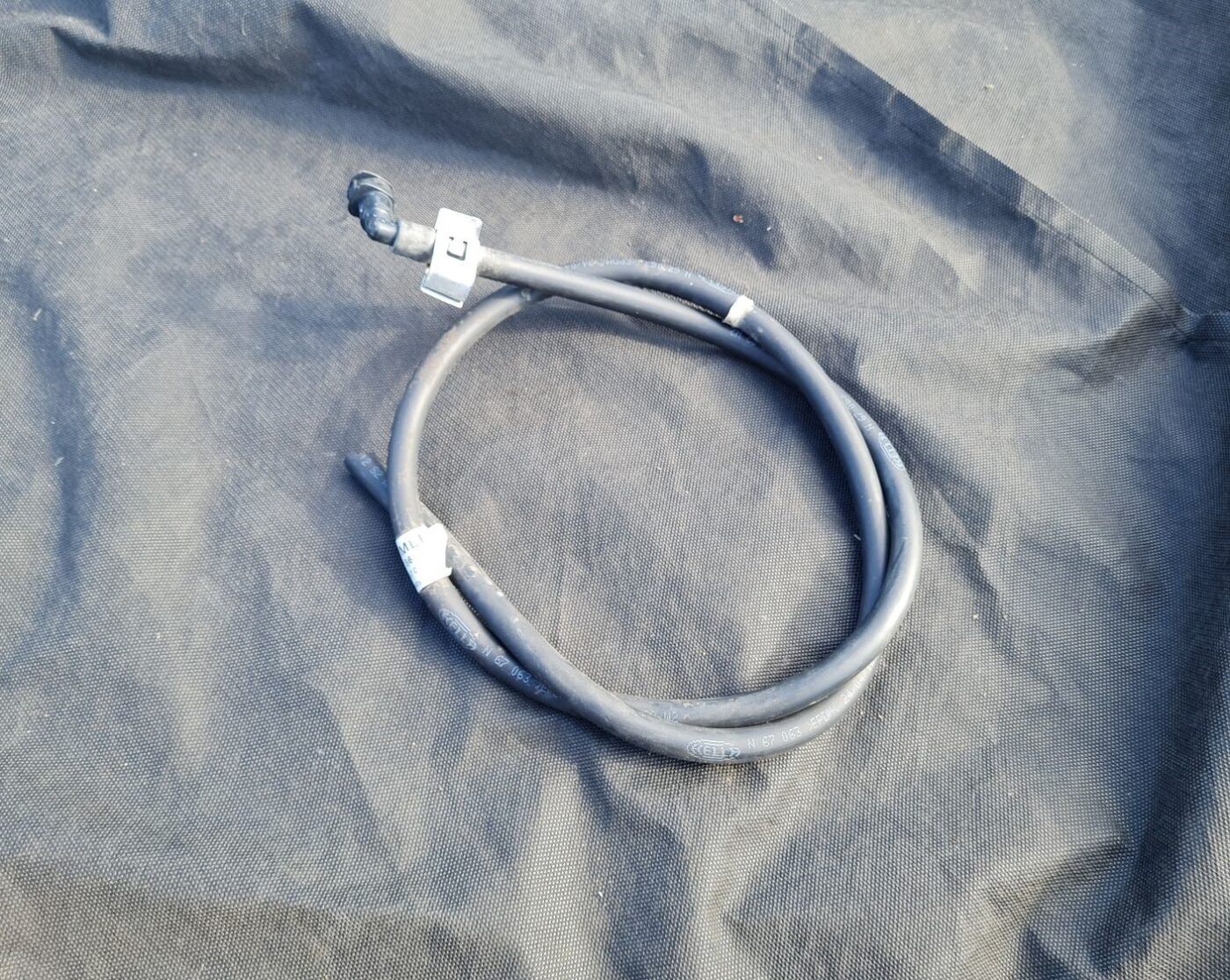 Vējstikla mazgāšanas šķidruma sprauslu šļūtene priekš MERCEDES BENZ E250 W212 2014 1 Vējstikla mazgāšanas šķidruma sprauslu šļūtene priekš MERCEDES BENZ E250 W212 2014