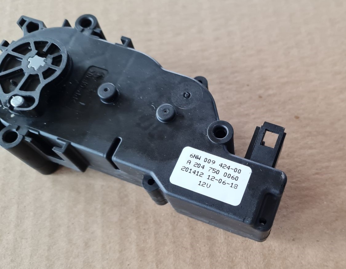 Bagažnieka vāka slēdzenes motors priekš MERCEDES BENZ E250 W212 2014 3 Bagažnieka vāka slēdzenes motors priekš MERCEDES BENZ E250 W212 2014