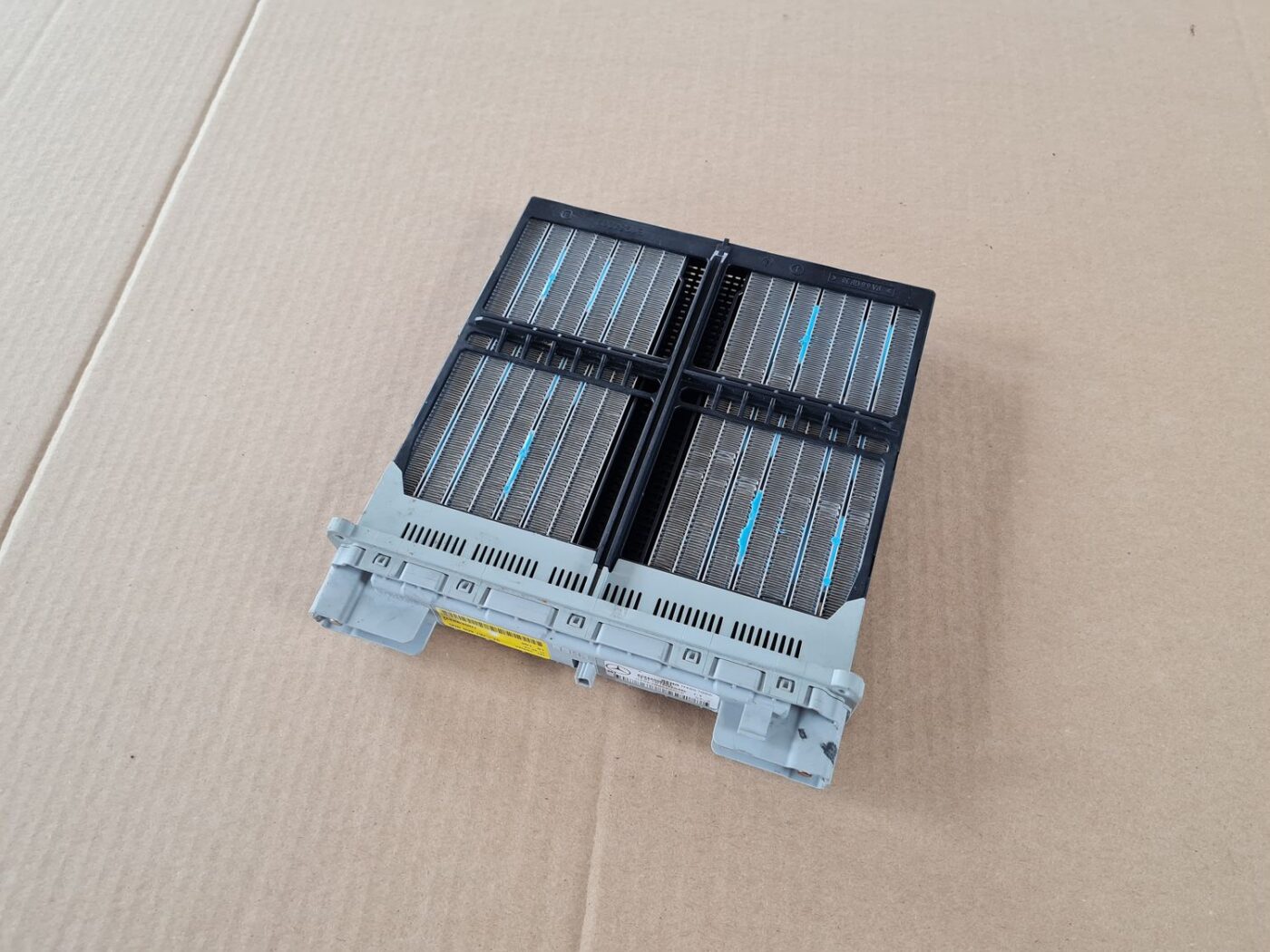 Papildus autonoma elektriskais sildītājs priekš MERCEDES BENZ E250 W212 2014 2 Papildus autonoma elektriskais sildītājs priekš MERCEDES BENZ E250 W212 2014