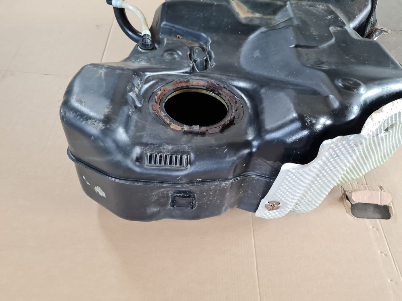 Degvielas tvertne priekš VW PASSAT B6 2006 ANGL. UNIVERSAL 6 Degvielas tvertne priekš VW PASSAT B6 2006 ANGL. UNIVERSAL