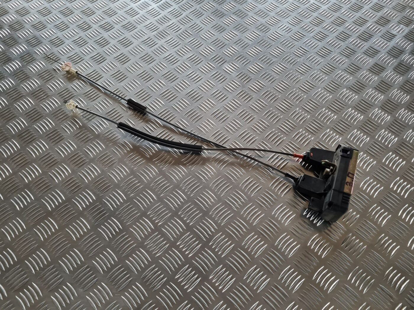 Aizmugurējo labo durvju slēdzene priekš OPEL ZAFIRA 1999 1 Aizmugurējo labo durvju slēdzene priekš OPEL ZAFIRA 1999