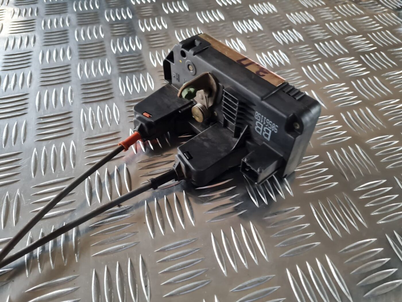 Aizmugurējo labo durvju slēdzene priekš OPEL ZAFIRA 1999 5 Aizmugurējo labo durvju slēdzene priekš OPEL ZAFIRA 1999