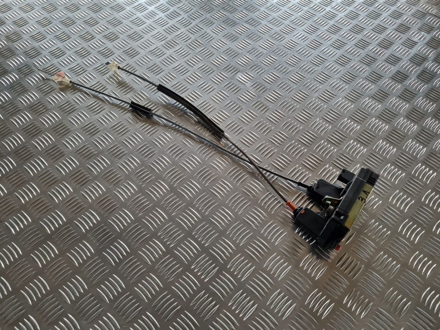 Aizmugurējo kreiso durvju slēdzene priekš OPEL ZAFIRA 1999 1 Aizmugurējo kreiso durvju slēdzene priekš OPEL ZAFIRA 1999