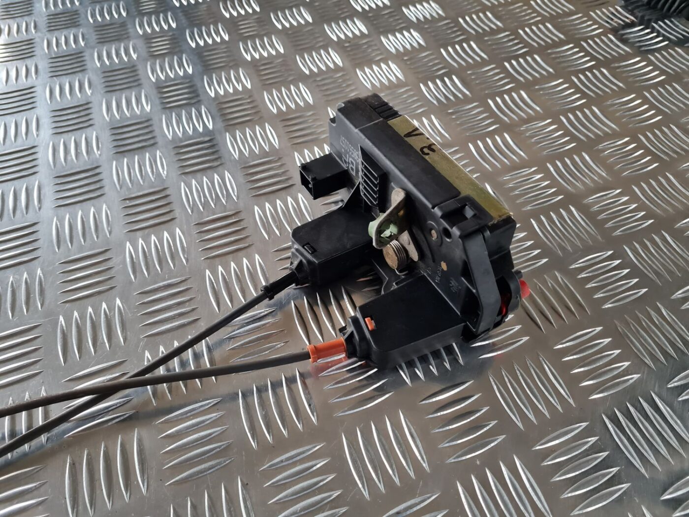 Aizmugurējo kreiso durvju slēdzene priekš OPEL ZAFIRA 1999 6 Aizmugurējo kreiso durvju slēdzene priekš OPEL ZAFIRA 1999