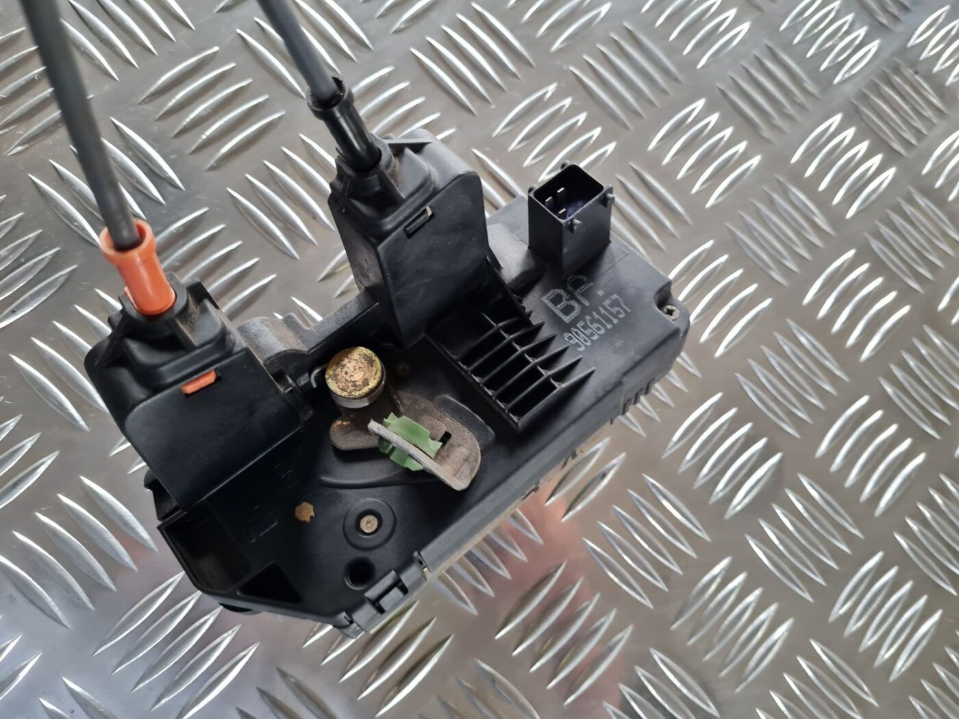 Aizmugurējo kreiso durvju slēdzene priekš OPEL ZAFIRA 1999 4 Aizmugurējo kreiso durvju slēdzene priekš OPEL ZAFIRA 1999