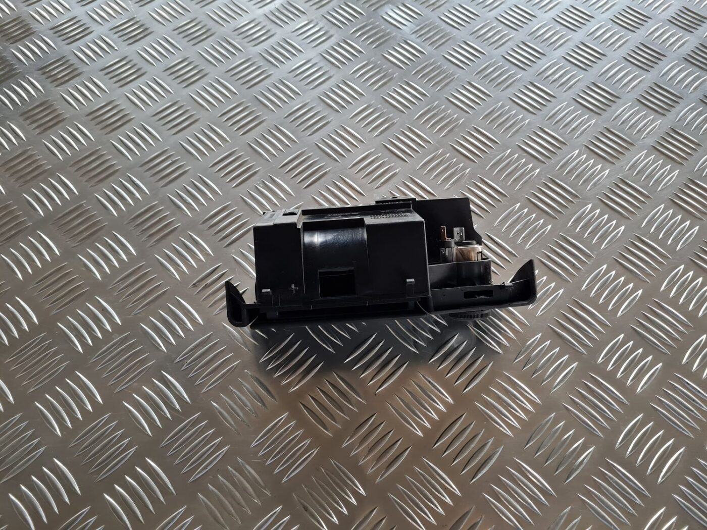 Pelnu trauks priekš OPEL ZAFIRA 1999 2 Pelnu trauks priekš OPEL ZAFIRA 1999