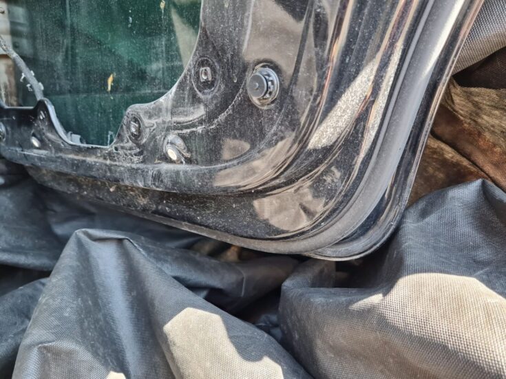 Aizmugurējās labās durvis priekš VW TOURAN 2005