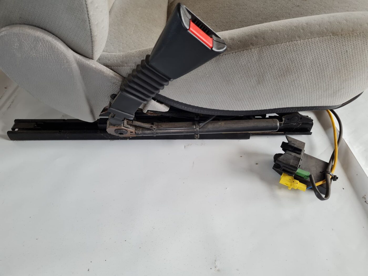 Priekšējais kreisais sēdeklis priekš OPEL ZAFIRA 1999 3 Priekšējais kreisais sēdeklis priekš OPEL ZAFIRA 1999