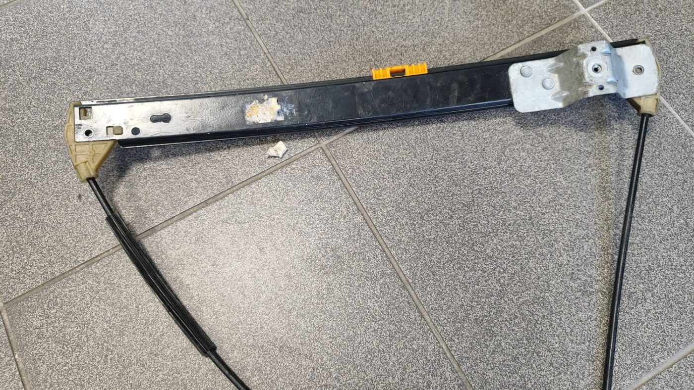 Stikla pacelšanas mehānisms priekšējais labais priekš AUDI A4 2007 7 Stikla pacelšanas mehānisms priekšējais labais priekš AUDI A4 2007