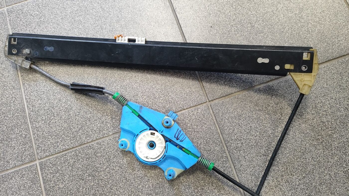 Stikla pacelšanas mehānisms priekšējais labais priekš AUDI A4 2007 6 Stikla pacelšanas mehānisms priekšējais labais priekš AUDI A4 2007