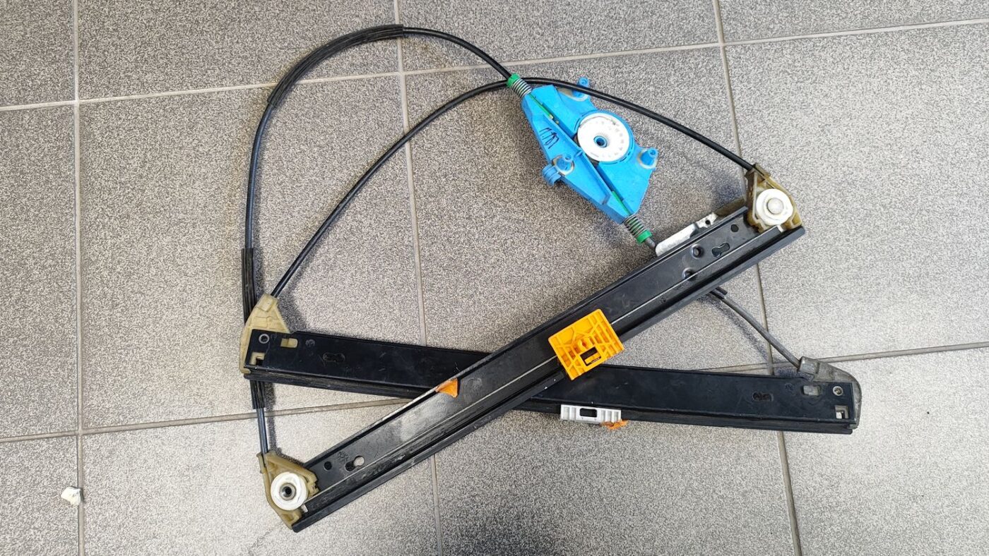 Stikla pacelšanas mehānisms priekšējais labais priekš AUDI A4 2007 5 Stikla pacelšanas mehānisms priekšējais labais priekš AUDI A4 2007