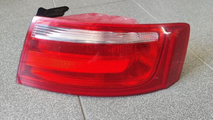 Aizmugurējais labais lukturis priekš AUDI A5 2008