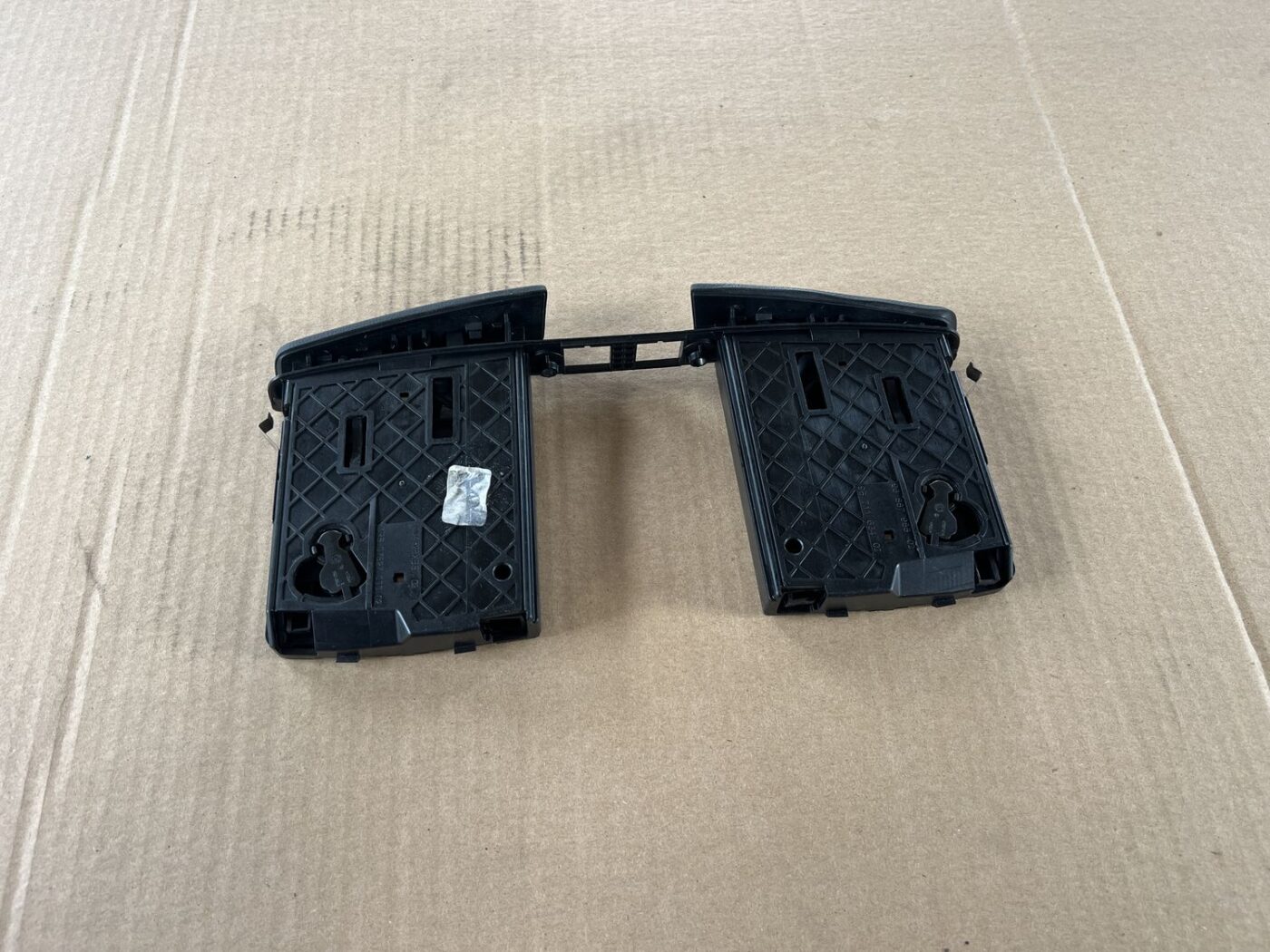 Krūzes turētājs priekš PEUGEOT 508 2012 7 Krūzes turētājs priekš PEUGEOT 508 2012