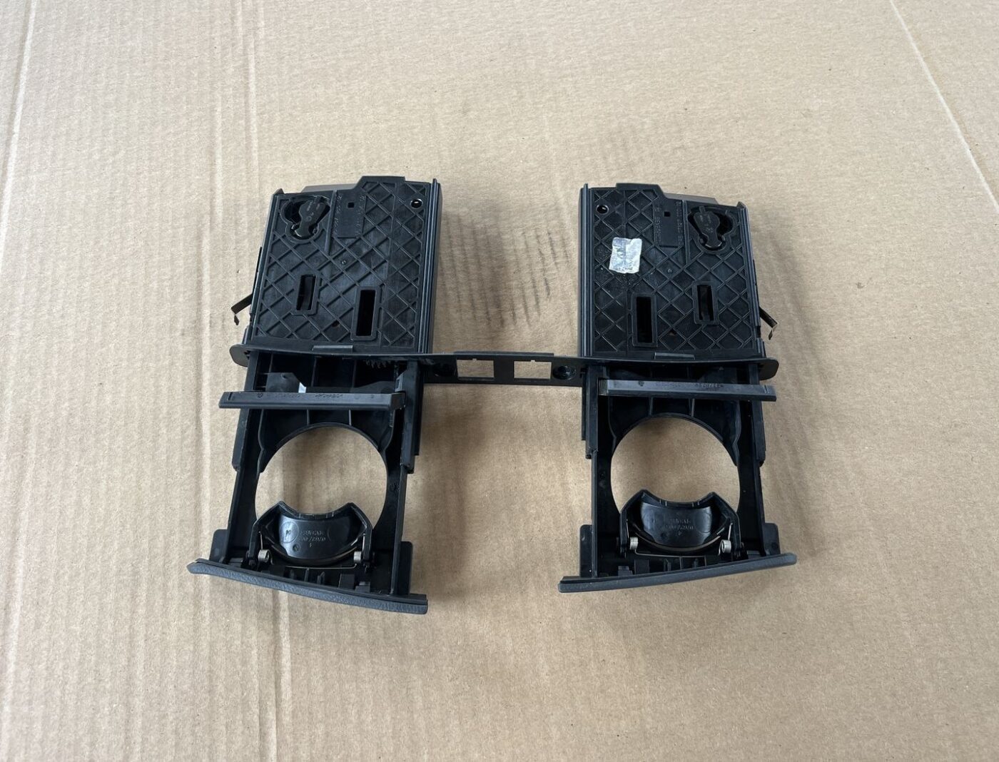 Krūzes turētājs priekš PEUGEOT 508 2012 3 Krūzes turētājs priekš PEUGEOT 508 2012