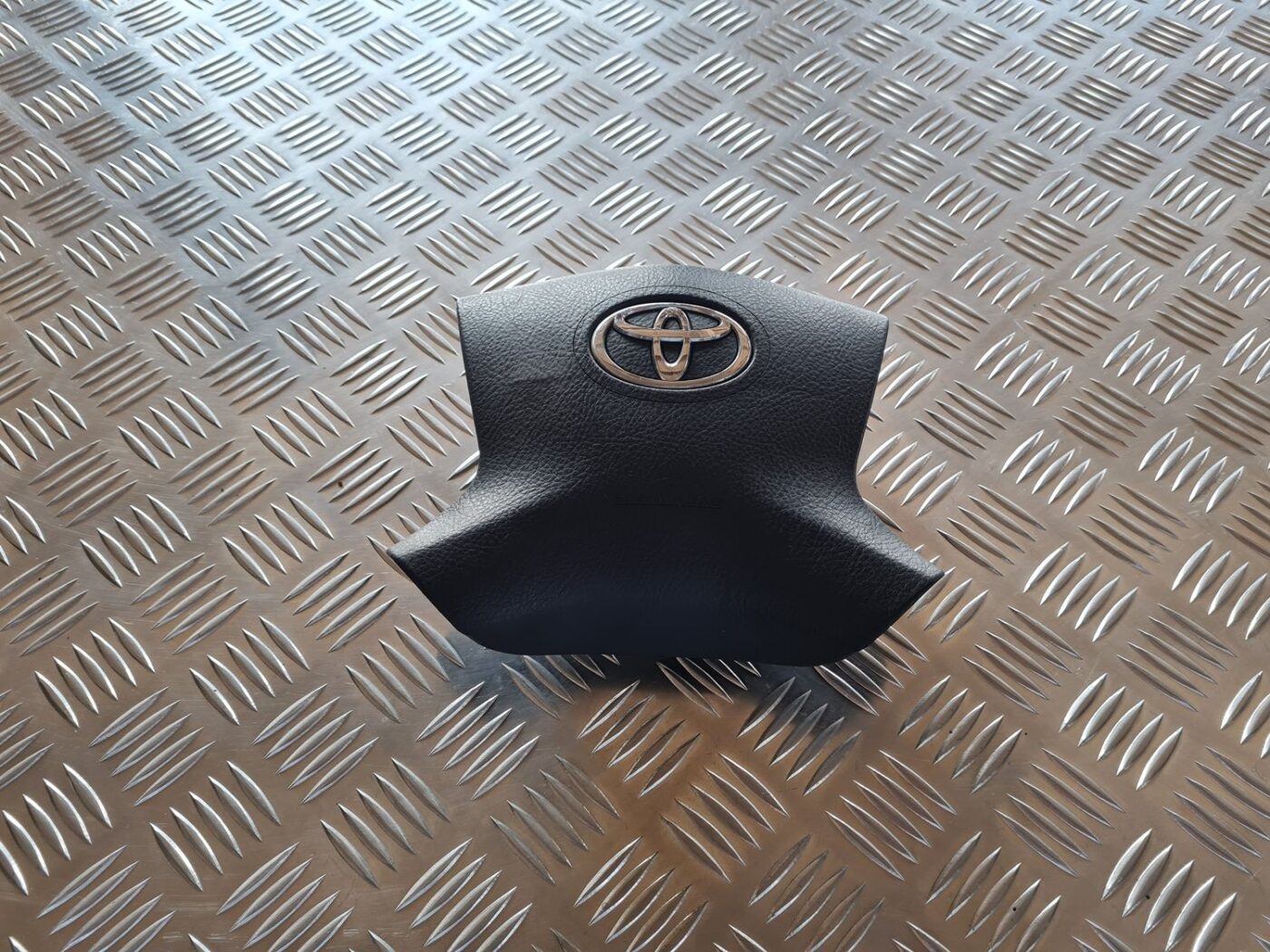 Stūres drošības spilvens priekš TOYOTA AVENSIS 2007 1 Stūres drošības spilvens priekš TOYOTA AVENSIS 2007